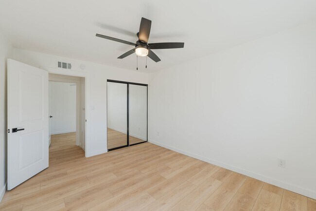 Building Photo - 1239 W Rosecrans Ave
