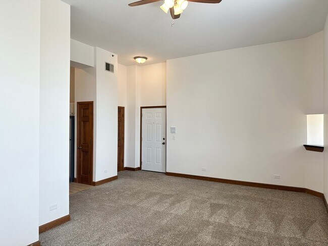 Building Photo - 730 N Seminary Ave