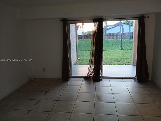 Building Photo - 10420 SW 158th Ct