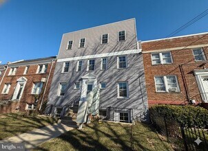 Building Photo - 1516 18th St SE