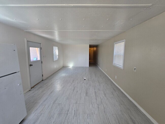 Building Photo - 2 bed, 1 bath Trailer House