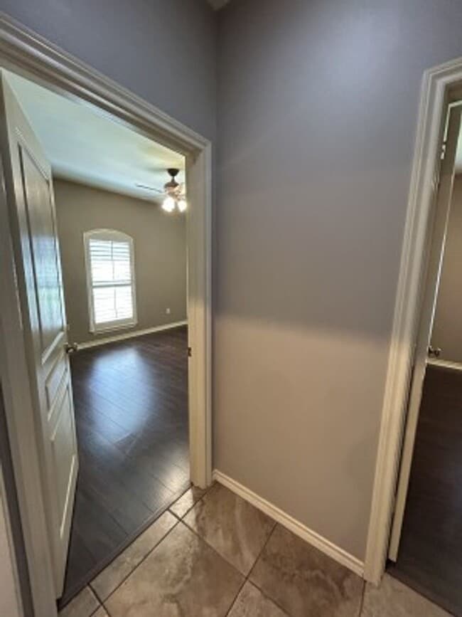 Building Photo - 617 Huntwick Ln
