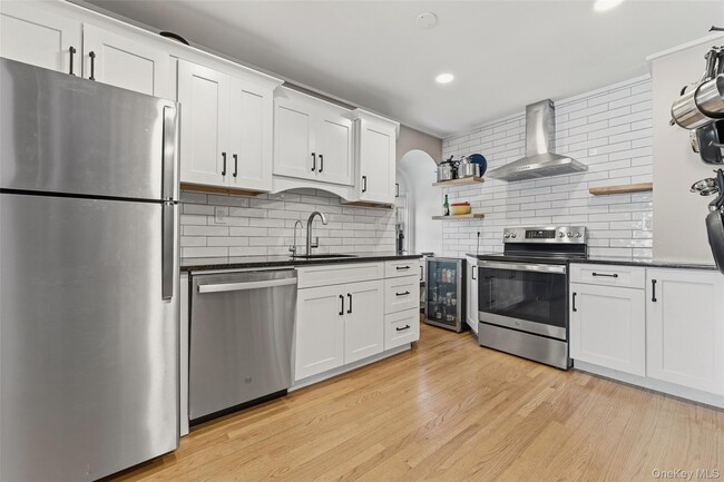 Building Photo - 598 N Lake Blvd