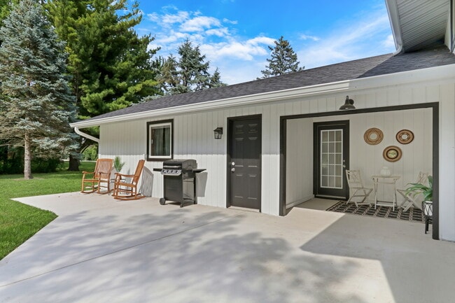 Building Photo - 31340 Liberty Rd