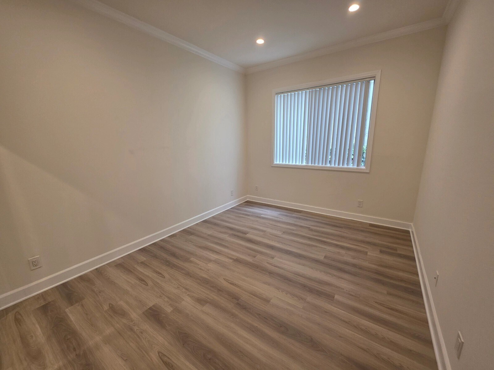 Building Photo - 2669 S Barrington Ave