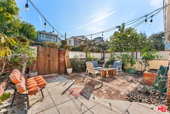 Building Photo - 33 Wavecrest Ave