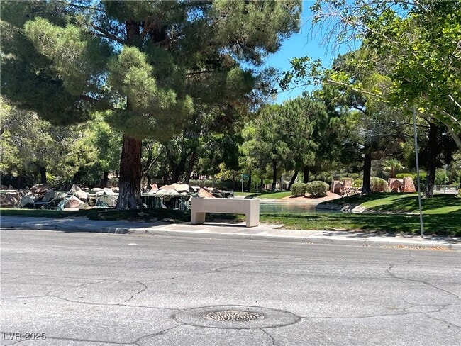 Building Photo - 2805 Willow Wind