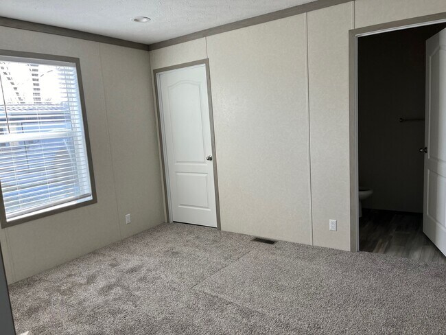 Building Photo - 151 Donald Ave