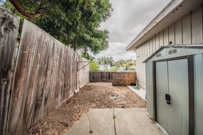 Building Photo - 2863 Brookdale Ave