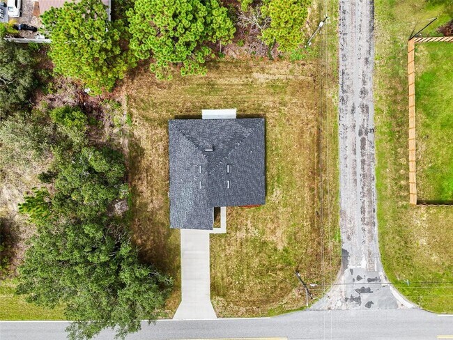 Building Photo - 1071 W Hampshire Blvd