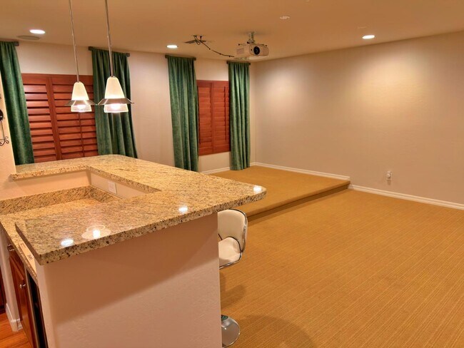 Building Photo - 737 E Charlevoix Ave