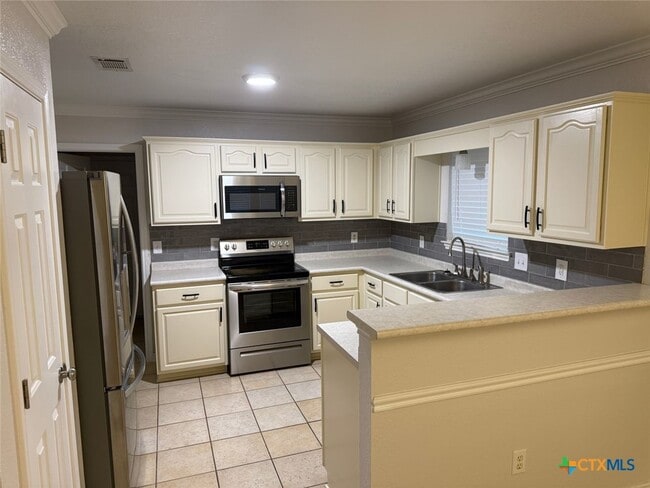 Building Photo - 426 Armstrong Dr