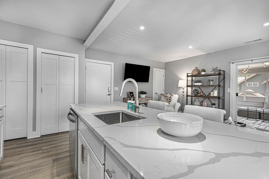 Building Photo - 211 S Pleasant St