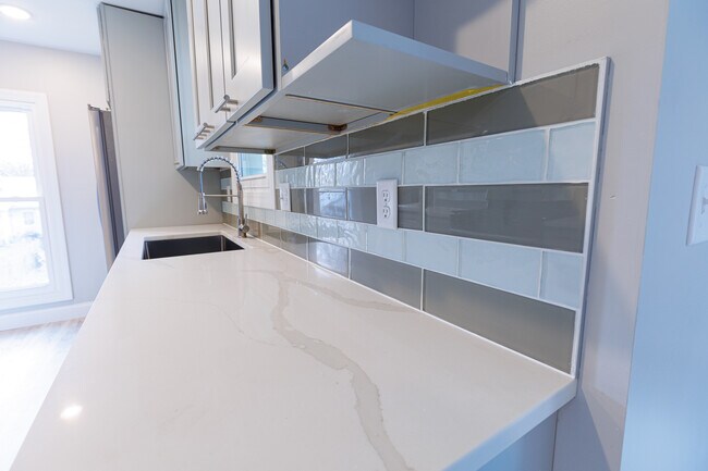 Building Photo - 805 E Olive St