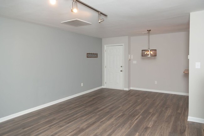 Building Photo - Condo in Brandon Ridge