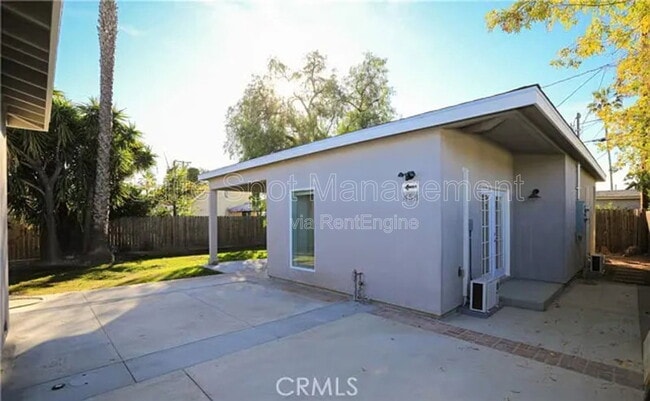 Building Photo - 456 N Batavia St