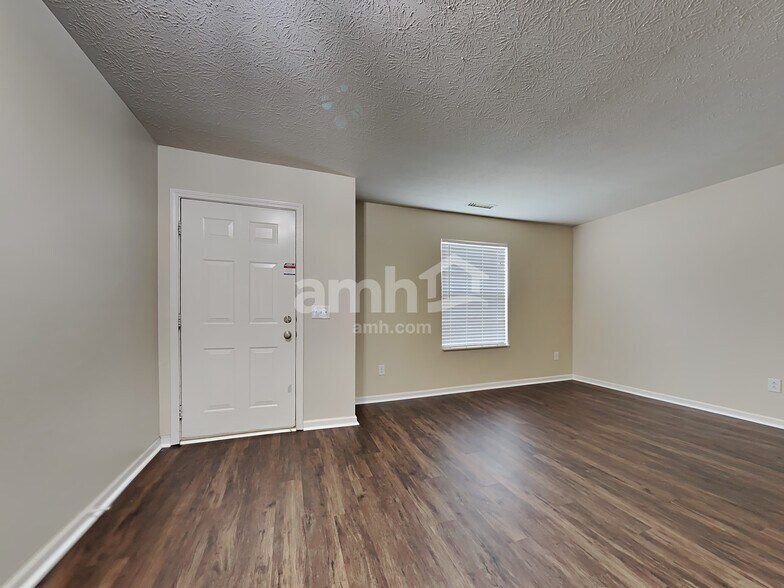 Building Photo - 2219 S Briarwood Dr