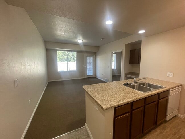 Building Photo - Silvercrest