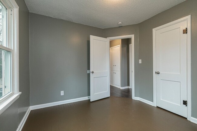 Building Photo - REMODELED 3 bedroom | 1 bathroom | Fenced Backyard Home in a Quiet Neighborhood! We Welcome Pets!