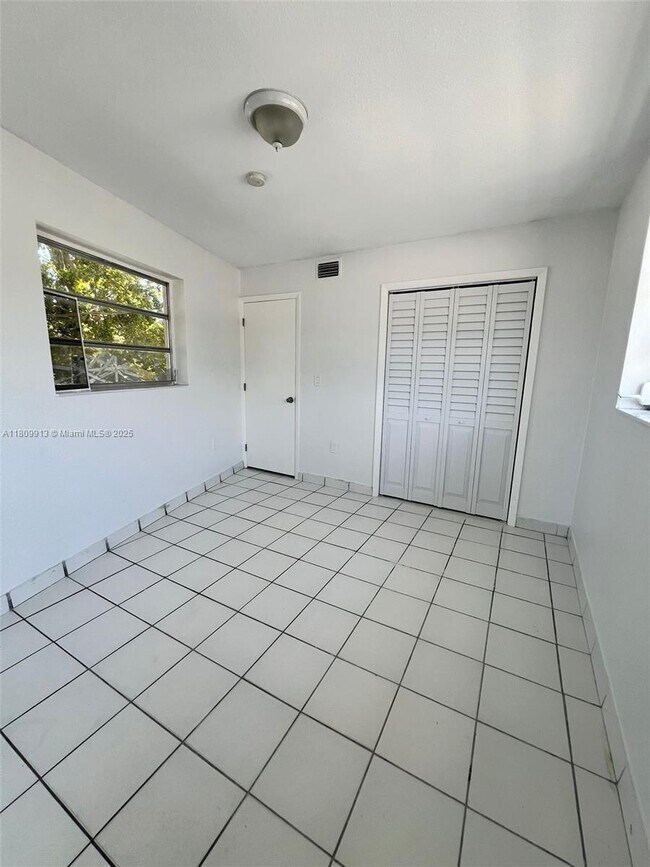 Building Photo - 751 Flagami Blvd