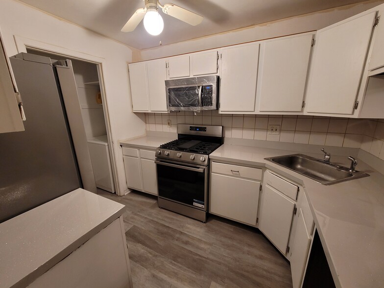 Primary Photo - 1303 Morris Ct