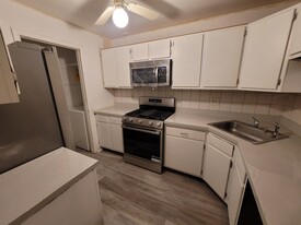 Building Photo - 1303 Morris Ct