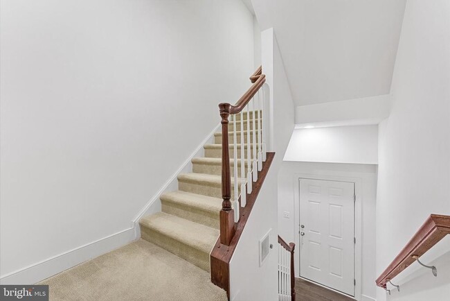 Building Photo - 44027 Etna Terrace