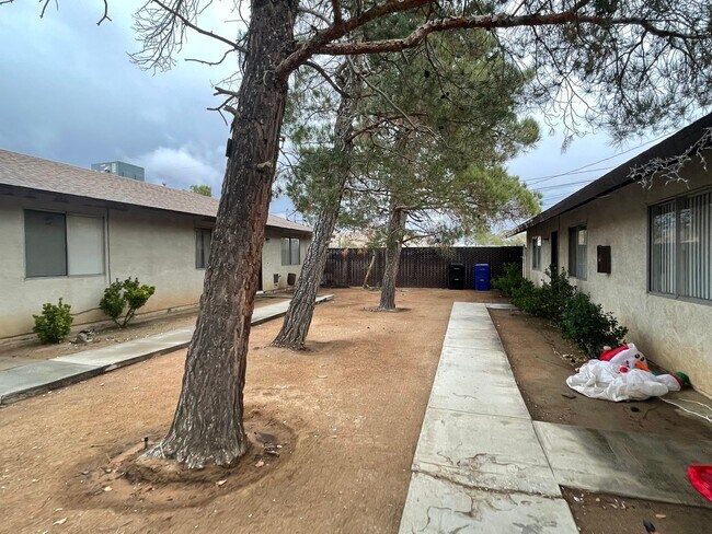 Building Photo - APPLE VALLEY- REFURBISHED 2 BEDROOM , 2 BATHROOM APARTMENT