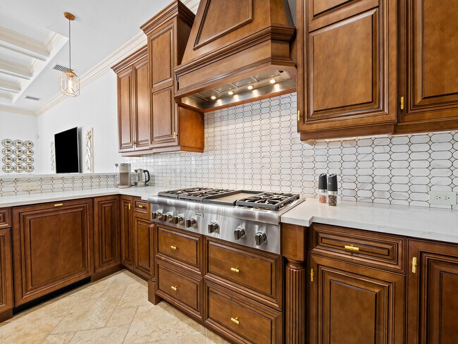 Building Photo - 639 Middle River Dr