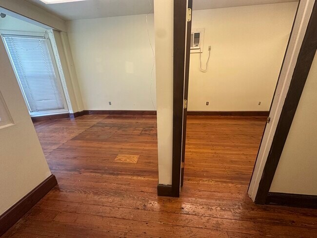 Building Photo - 3 Elm St