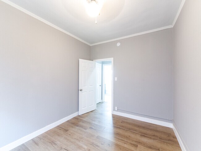 Building Photo - 209 N Berendo St