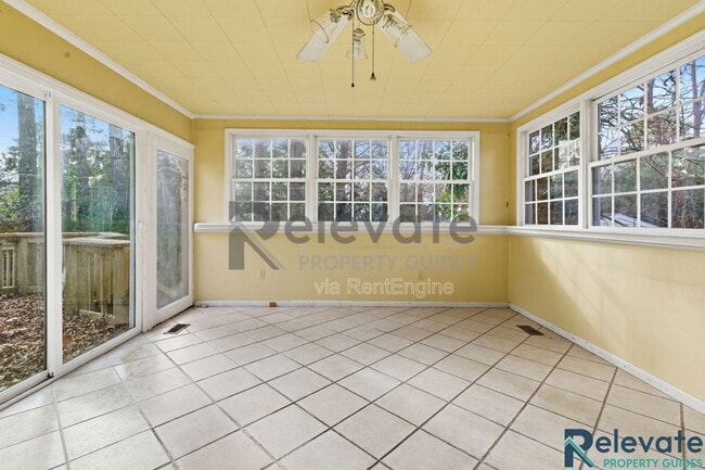 Building Photo - 8903 Freestone Ave