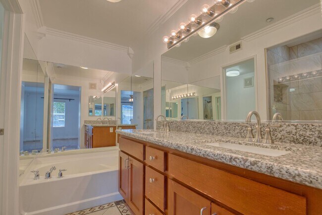 Building Photo - 2706 Black Locust Ct