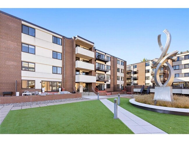 Building Photo - 48 Groveland Terrace