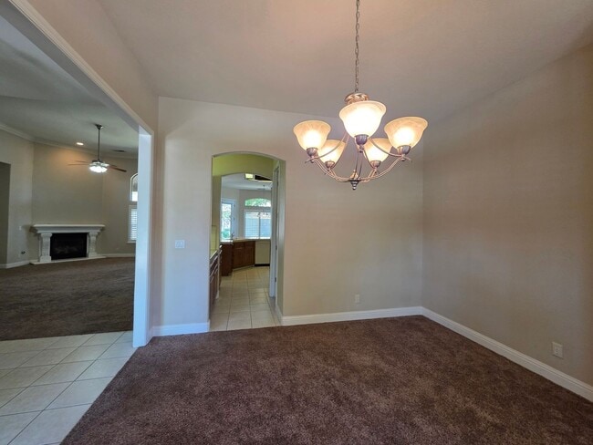 Building Photo - Beautiful & Spacious home!