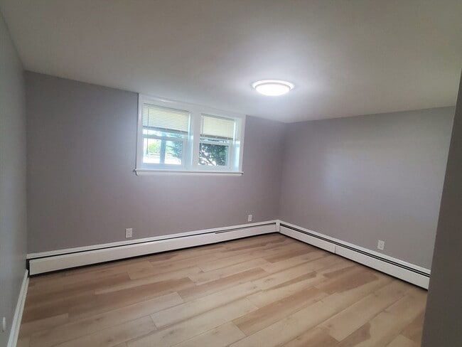 Building Photo - 433 Sea St