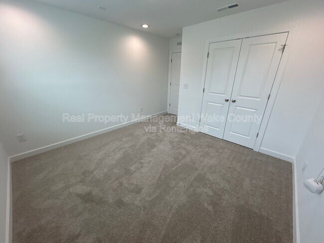 Building Photo - 156 Sargents St