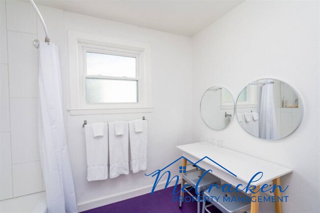 Building Photo - 809 Nile St