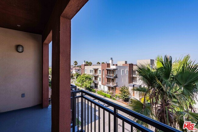Building Photo - 6020 S Seabluff Dr