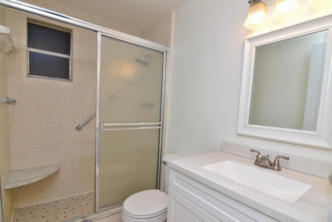 Building Photo - 919 Viscaya Blvd