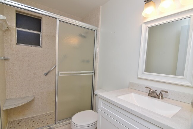 Building Photo - 919 Viscaya Blvd