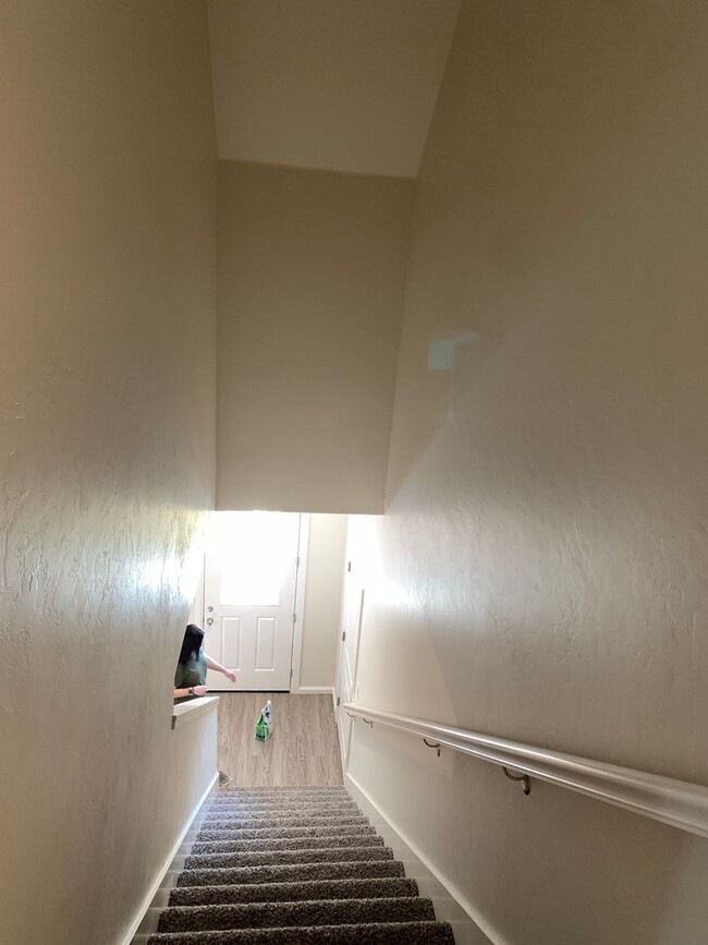 Building Photo - Gorgeous 3 bed 2.5 bath home in The Enclave