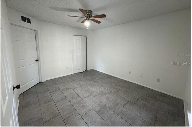 Building Photo - 5136 Park Central Dr