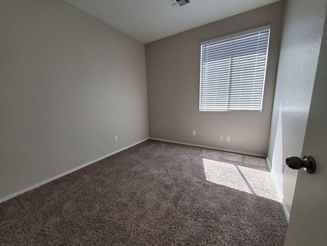 Building Photo - LAVEEN VILLAGE BEAUTIFUL 3 BEDROOMS PLUS D...