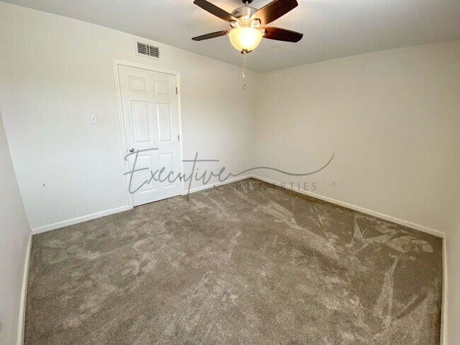 Building Photo - Willows Apartments