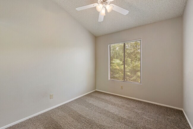 Building Photo - 4114 E UNION HILLS Dr
