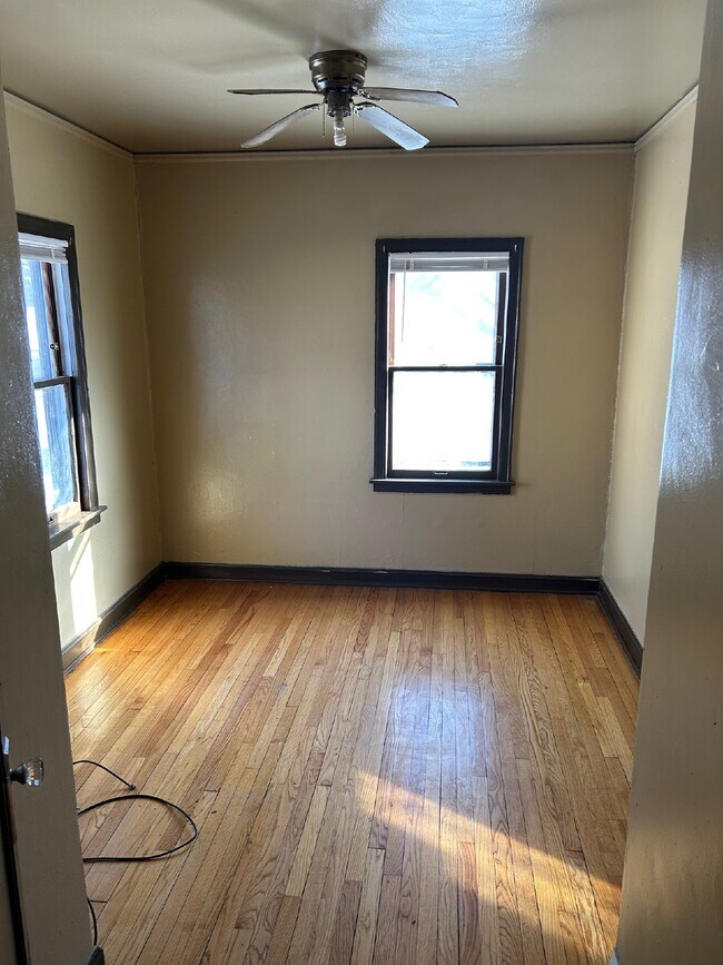 Building Photo - "Charming 3-Bed, 2-Bath Gem on North 42nd Street, Milwaukee!"