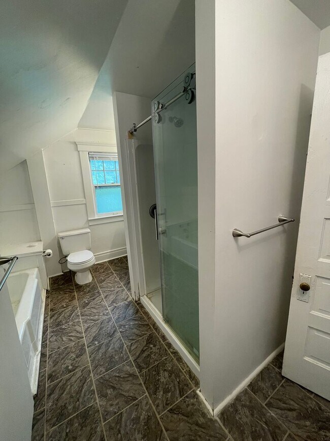Building Photo - Spacious Home Near U-M | Enclosed Porch, In-Unit Laundry, & On-site Parking!