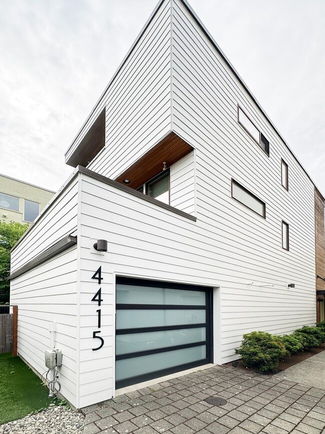 Building Photo - 3Bd/3Ba Seattle Townhouse