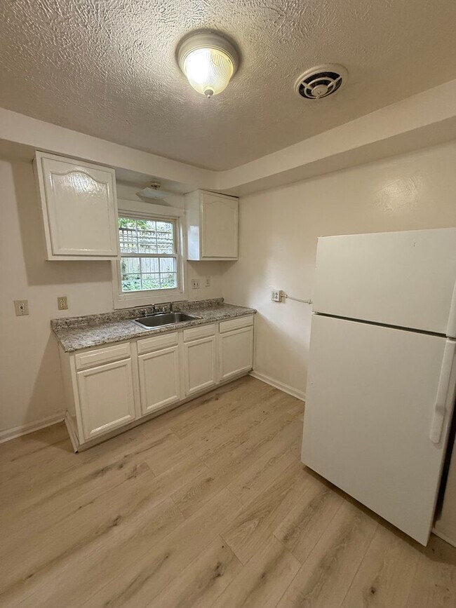 Building Photo - 3641 Ingleside Rd